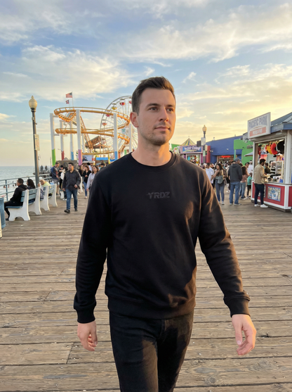 012 - Sweatshirt Embroidered Center Small Logo Black